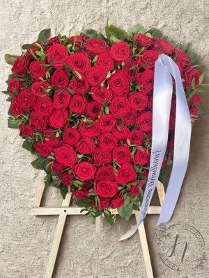 Serce pogrzebowe „Pełne Czerwone Serce" – gęste z czerwonych róż
