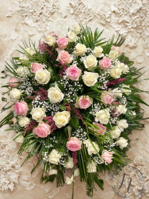 Duża wiązanka żałobna „Różana Elegancja"
